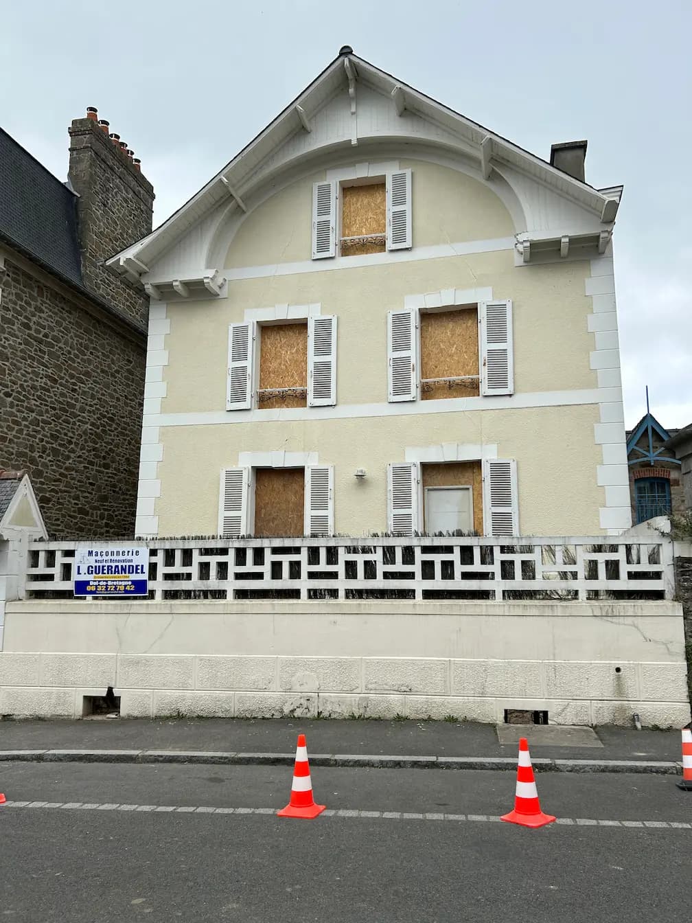 Villa cancalaise avant les travaux de peinture extérieure et de ravalement